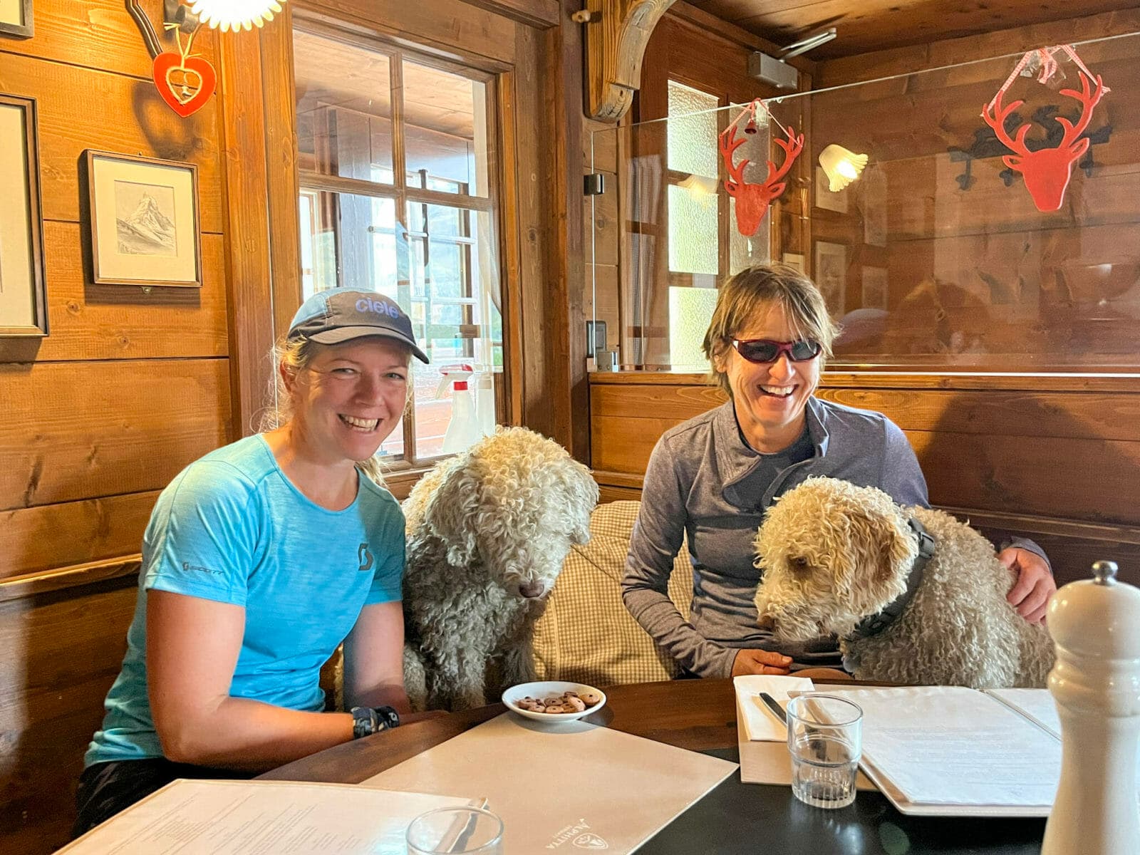 restaurant dogs Rifflealp