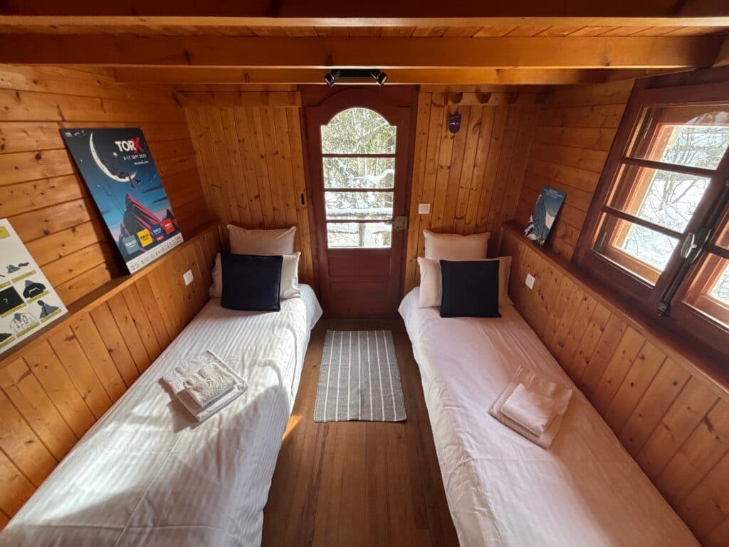 room with 2 beds at le petite refuge
