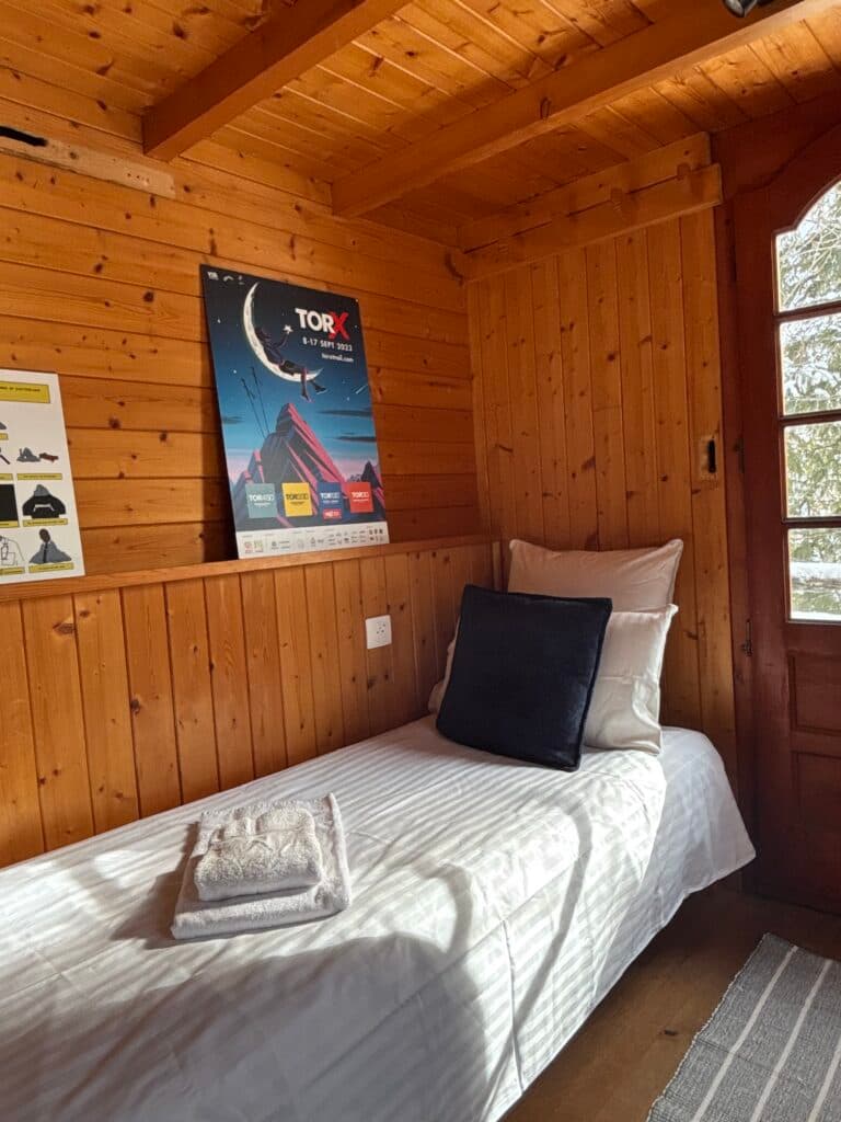 single bed at le petite refuge