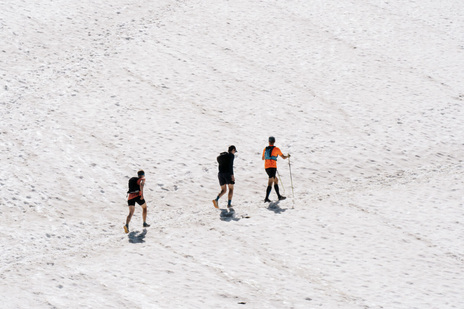 3 runners on snowfield