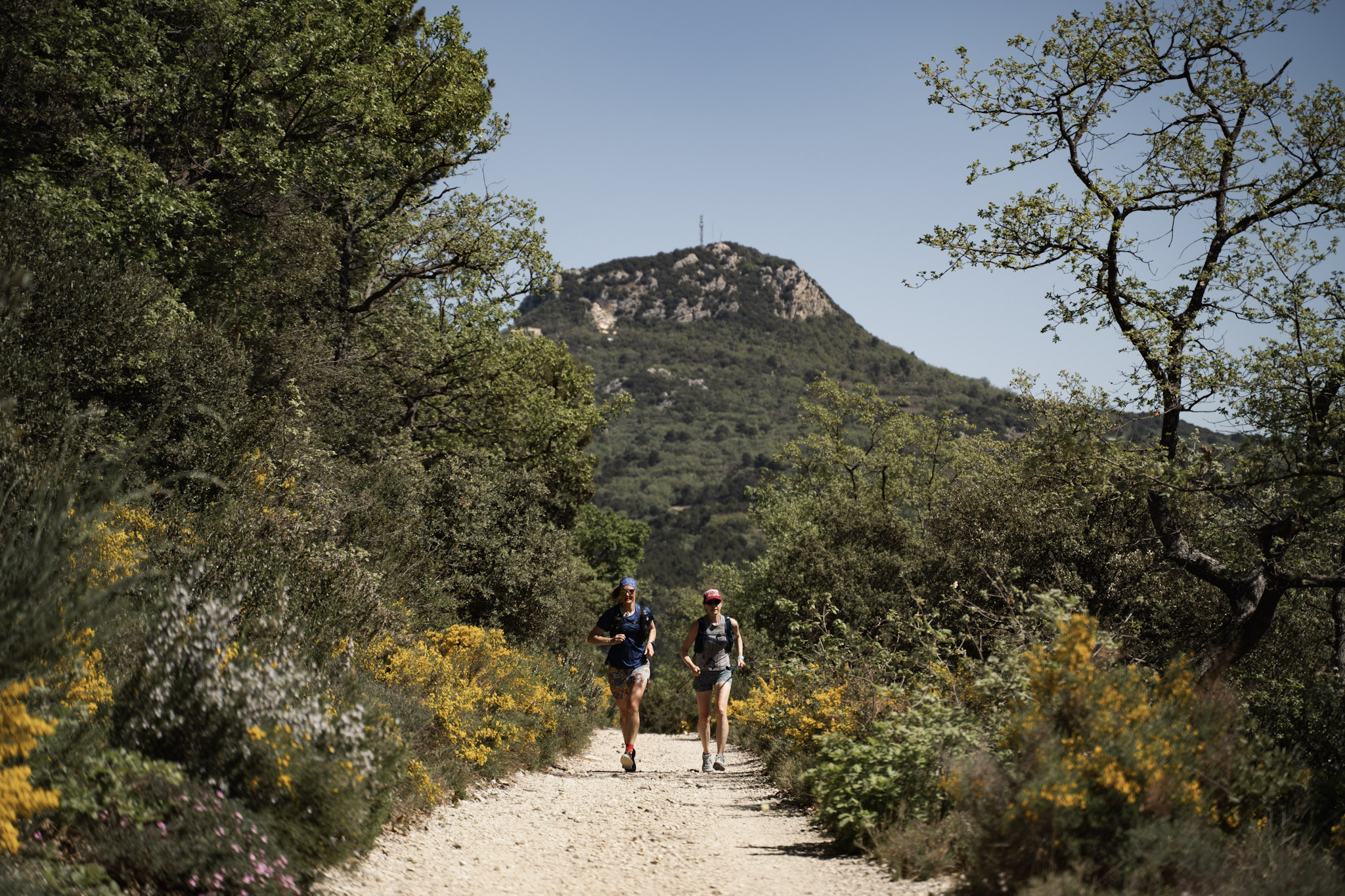 two women running in Provence